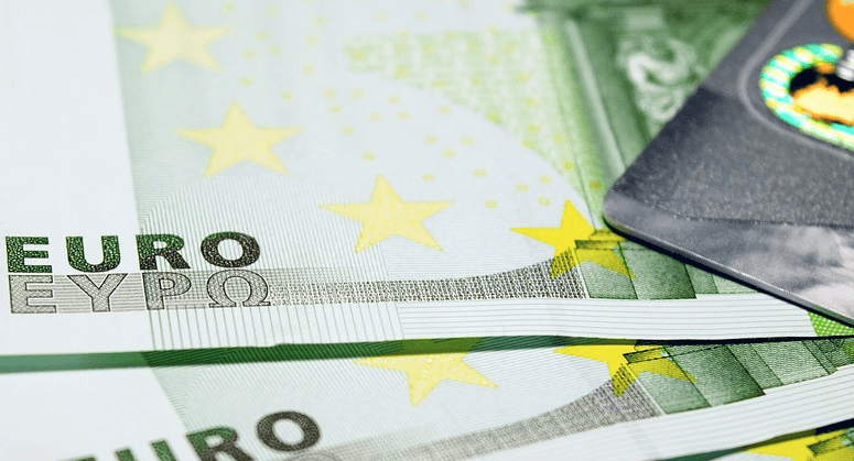 QUAL' E’ UN BUON STIPENDIO PER VIVERE IN ITALIA?